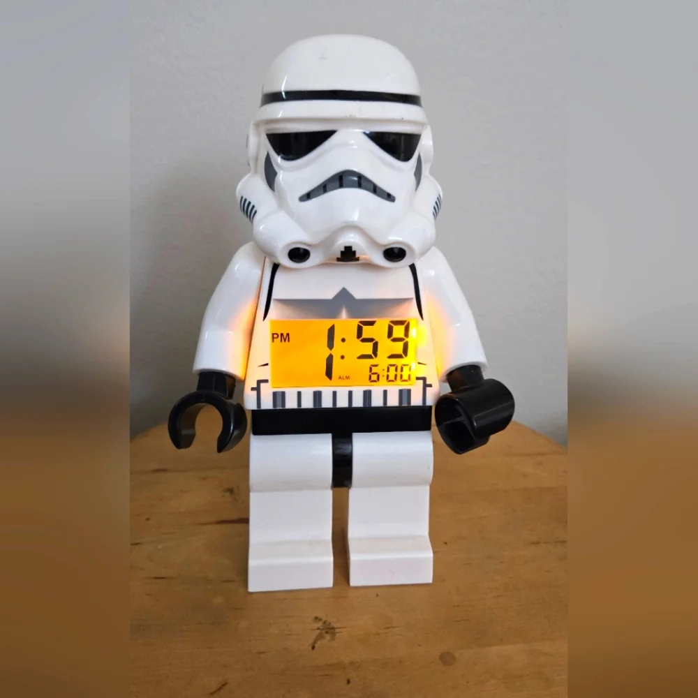 LEGO Star Wars 9002137 Stormtrooper  Light Up Alarm Clock - Picture 1 of 9